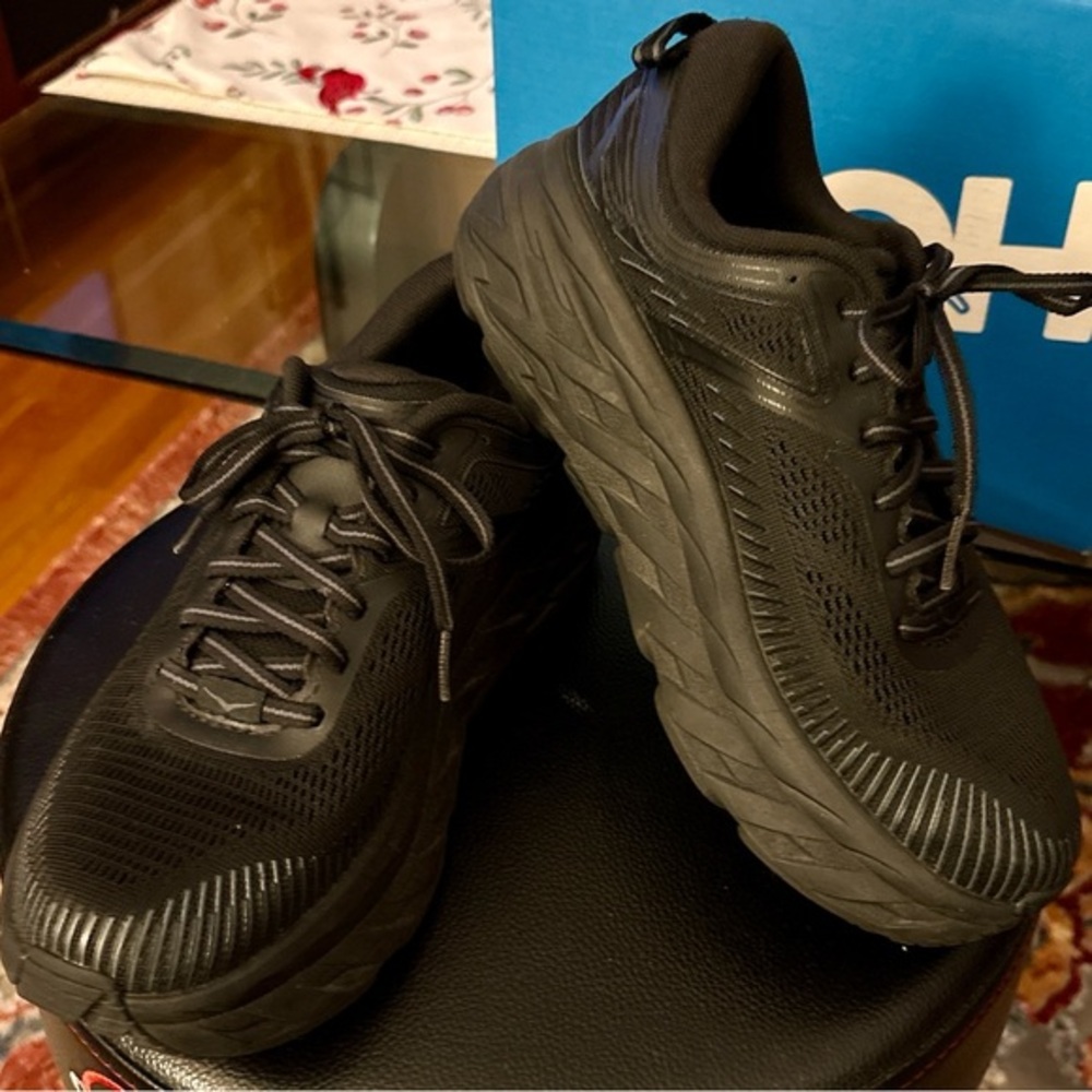 “UNISEX”HOKA ONE ONE BONDI 7,black Athletic,running Shoes(size 7DM/38.5=8.5W)